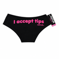 Chiloți negri Hustler cu mesajul roz „I accept tips”, fotografia produsului pe fundal alb